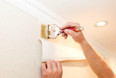 Pose de papier peint à Réalcamp — revêtements muraux et toiles de verre